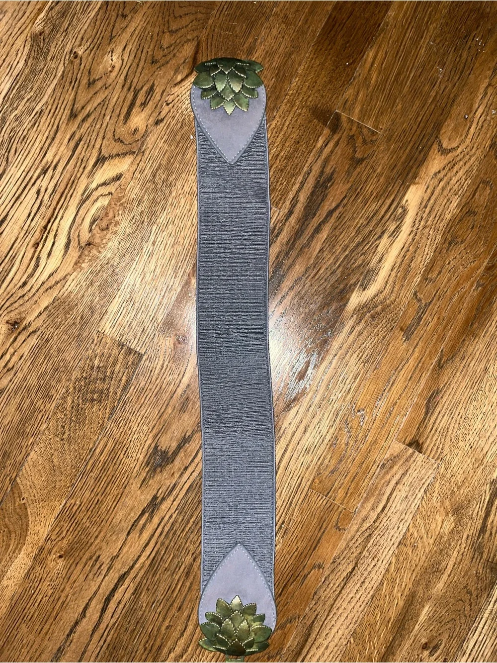 Elastic Women's Waist Belt with Green Leaf Accent. XS.